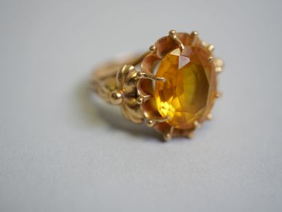 Oval** yellow stone gold ring TDD 50.
AC...