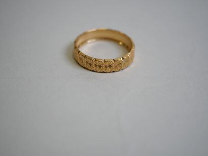Chased gold wedding band TDD 58.
C 2.96 ...