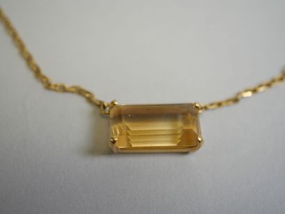 Rectangular** yellow stone-gold necklace.
AC...