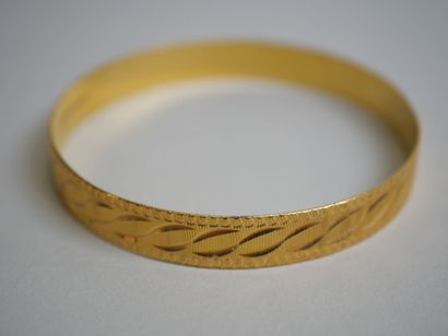 Chased gold bracelet.
AC 21.25 g.