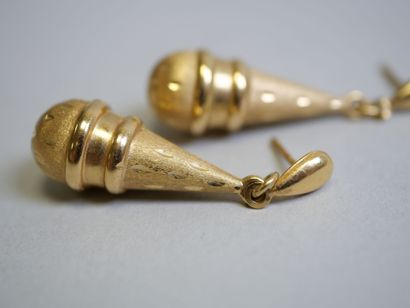 Pair of gold earrings.
2,45 g.