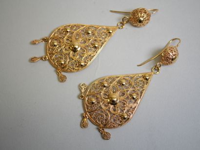 Pair of gold filigree earrings.
C 17.90 ...