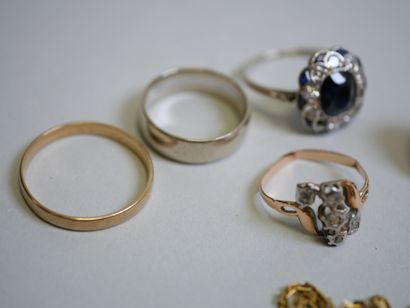 Gold debris.
A metal reliquary is attached.
56,69...