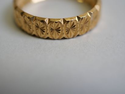 Chased gold wedding band TDD 58.
C 2.96 ...