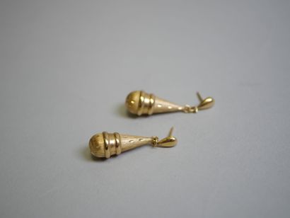 Pair of gold earrings.
2,45 g.
