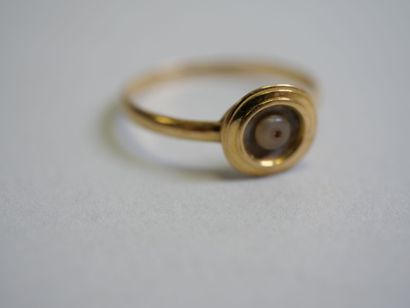2 gold rings, one in white gold with diamonds...
