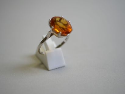 Oval white gold stone** ring TDD 53.
3,18...