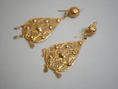 Pair of gold filigree earrings.
C 17.90 ...