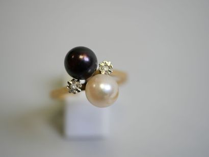 Toi et Moi ring in pearl gold** TDD 51.
C...