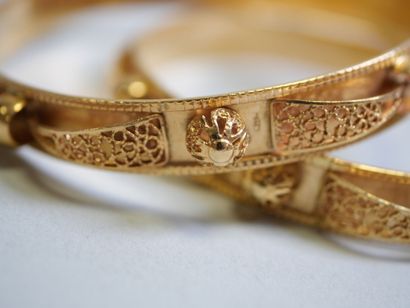 2 bracelets.
AC 32.13 g.