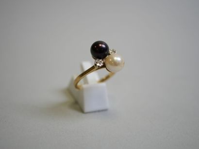 Toi et Moi ring in pearl gold** TDD 51.
C...