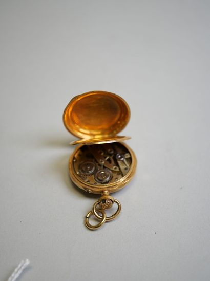 Gold collar watch.
AC 18.93 g.
