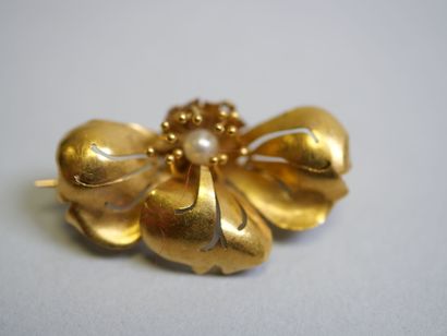 2 gold diamond and pearl brooches*.
C 5.91...