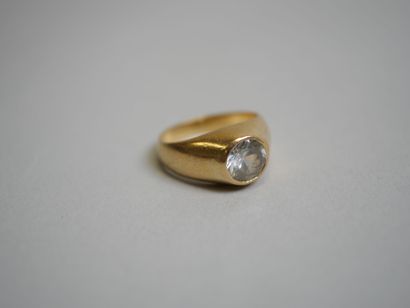 White** stone gold solitaire TDD 47.
C 6.45...