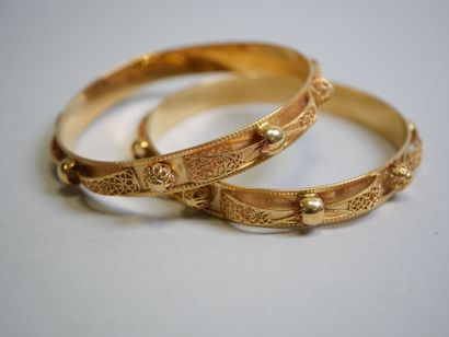 2 bracelets.
AC 32.13 g.