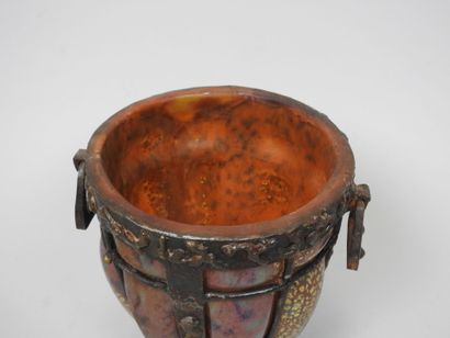 Louis MAJORELLE (1859-1926) et DAUM.
Vase...