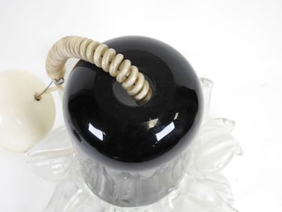 Suspension en verre teinté noir à décor en...