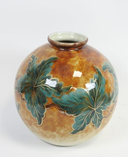 Camille THARAUD (1878-1956) à LIMOGES.
Vase...