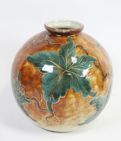 Camille THARAUD (1878-1956) à LIMOGES.
Vase...
