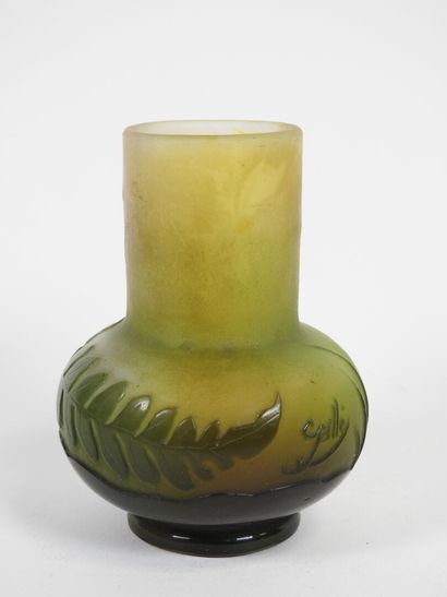 Émile GALLÉ (1846-1904).
Vase à panse globulaire...
