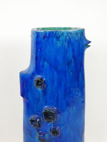Vase en céramique à glaçure bleue en forme...