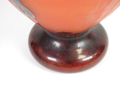 LE VERRE FRANÇAIS.
Vase ovoïde sur pied en...