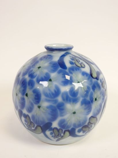 Camille THARAUD (1878-1956) à LIMOGES.
Vase...