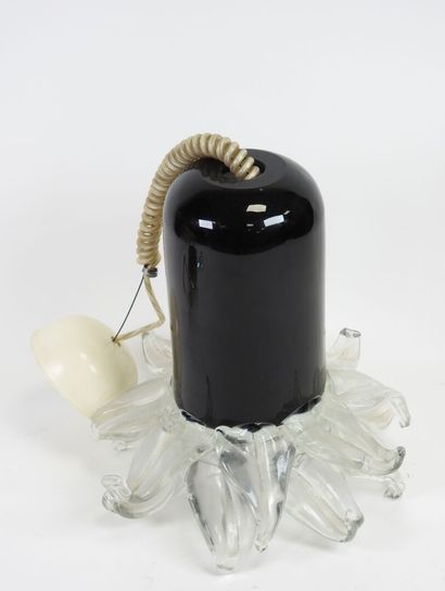 Suspension en verre teinté noir à décor en...