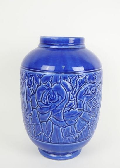 SAINT CLÉMENT.
Vase de forme ovoïde en faïence...