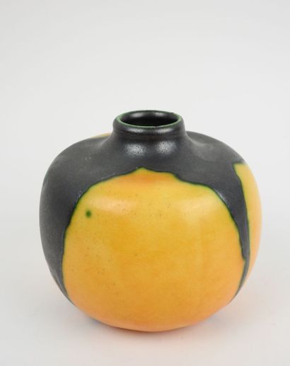 Louis-Auguste DAGE (1885-1963).
Vase en faïence...