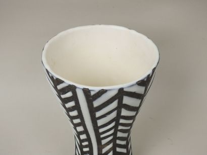 Roger CAPRON (1922-2006) à VALLAURIS.
Vase...