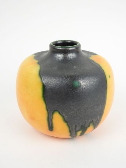 Louis-Auguste DAGE (1885-1963).
Vase en faïence...