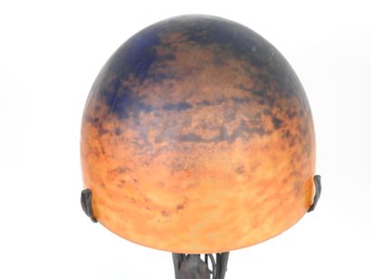 DAUM NANCY FRANCE.
Lampe champignon en verre...
