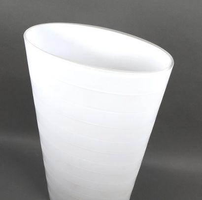 *Anne NILSSON pour IKEA.
Important vase en...