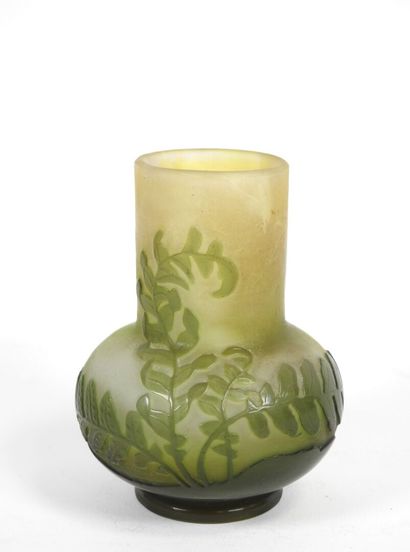 Émile GALLÉ (1846-1904).
Vase à panse globulaire...