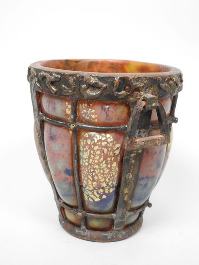 Louis MAJORELLE (1859-1926) et DAUM.
Vase...