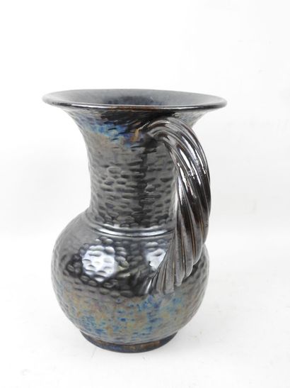 Blaise RUBINO à VALLAURIS.
Vase à deux anses...