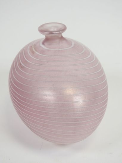 y
Bertil VALLIEN (1938-2018) pour KOSTA BODA.
Vase...