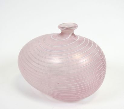 y
Bertil VALLIEN (1938-2018) pour KOSTA BODA.
Vase...