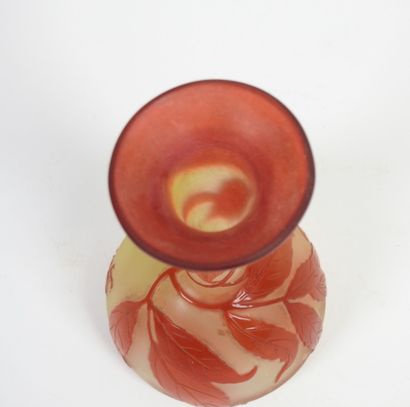 Émile GALLÉ (1846-1904).
Vase à panse globulaire...