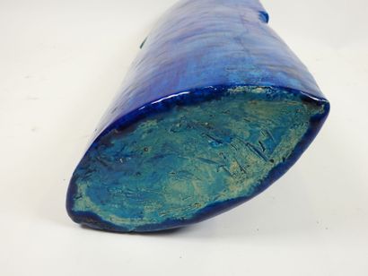 Vase en céramique à glaçure bleue en forme...