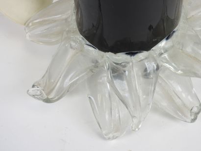 Suspension en verre teinté noir à décor en...