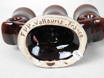 VALLAURIS.
Paire de candélabres à trois lumières...