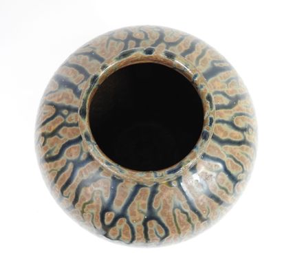 Vase en céramique à décor de coulures émaillé...