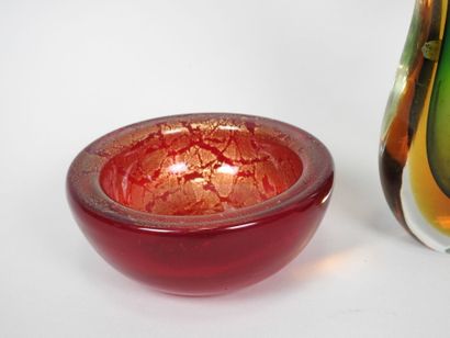 MURANO, XXe.
Vase en verre teinté vert et...