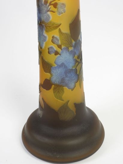 GALLÉ TIP.
Vase à col tubulaire et panse...