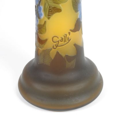 GALLÉ TIP.
Vase à col tubulaire et panse...