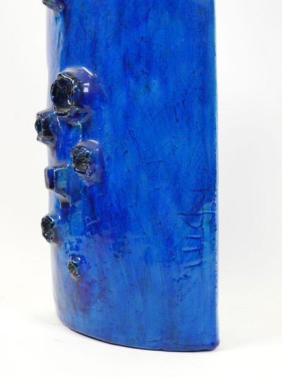 Vase en céramique à glaçure bleue en forme...