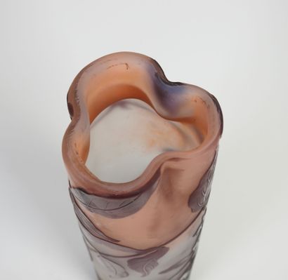 Émile GALLÉ (1846-1904).
Vase rouleau en...