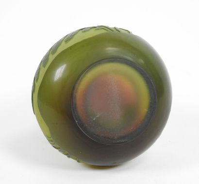 Émile GALLÉ (1846-1904).
Vase à panse globulaire...